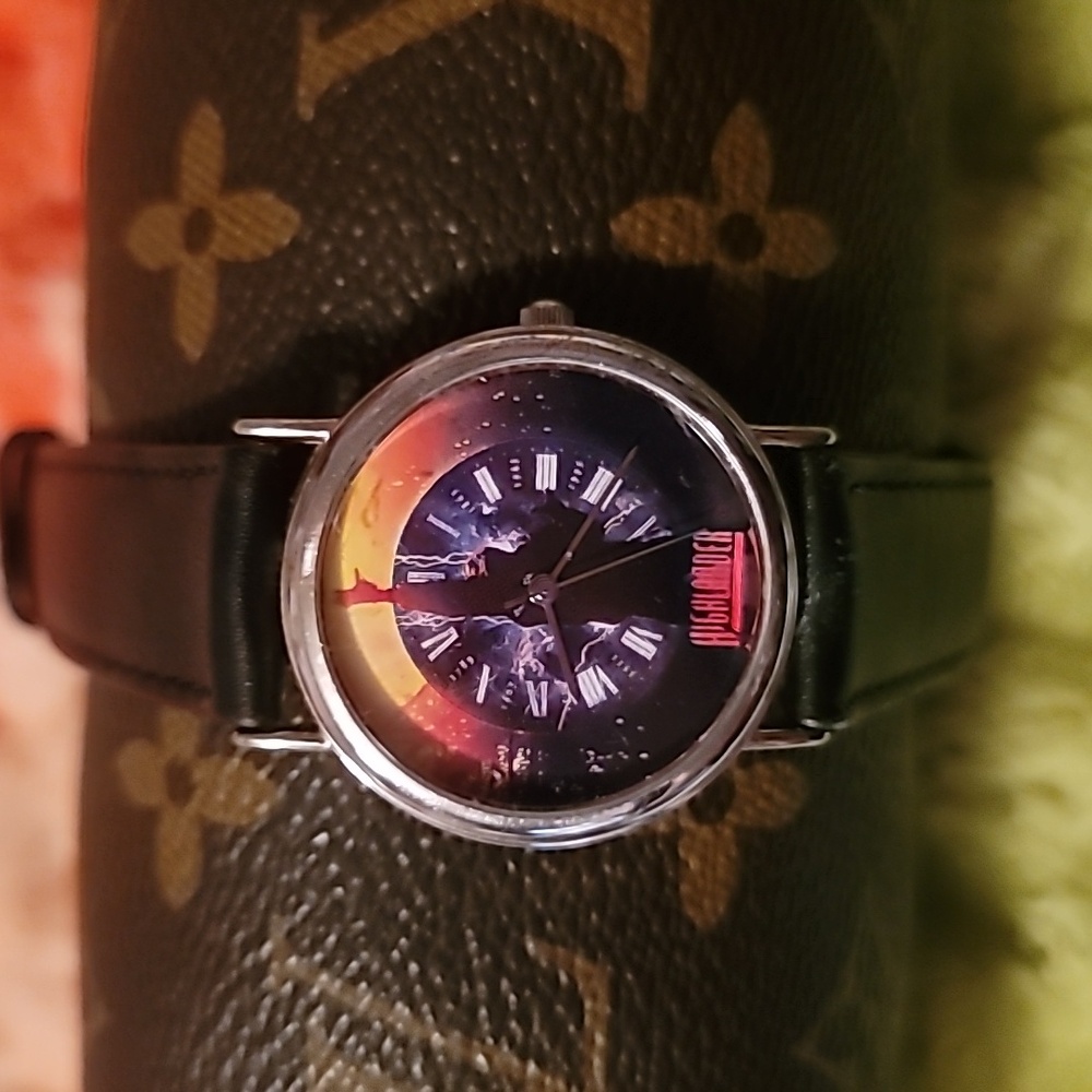 Vintage Highlander MacLeod Women's Black Leather Quartz Analog‎ 34mm Watch 8½"